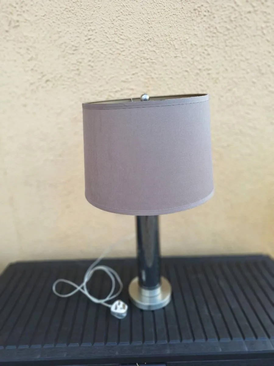 Lovely metal table lamp - Image 1