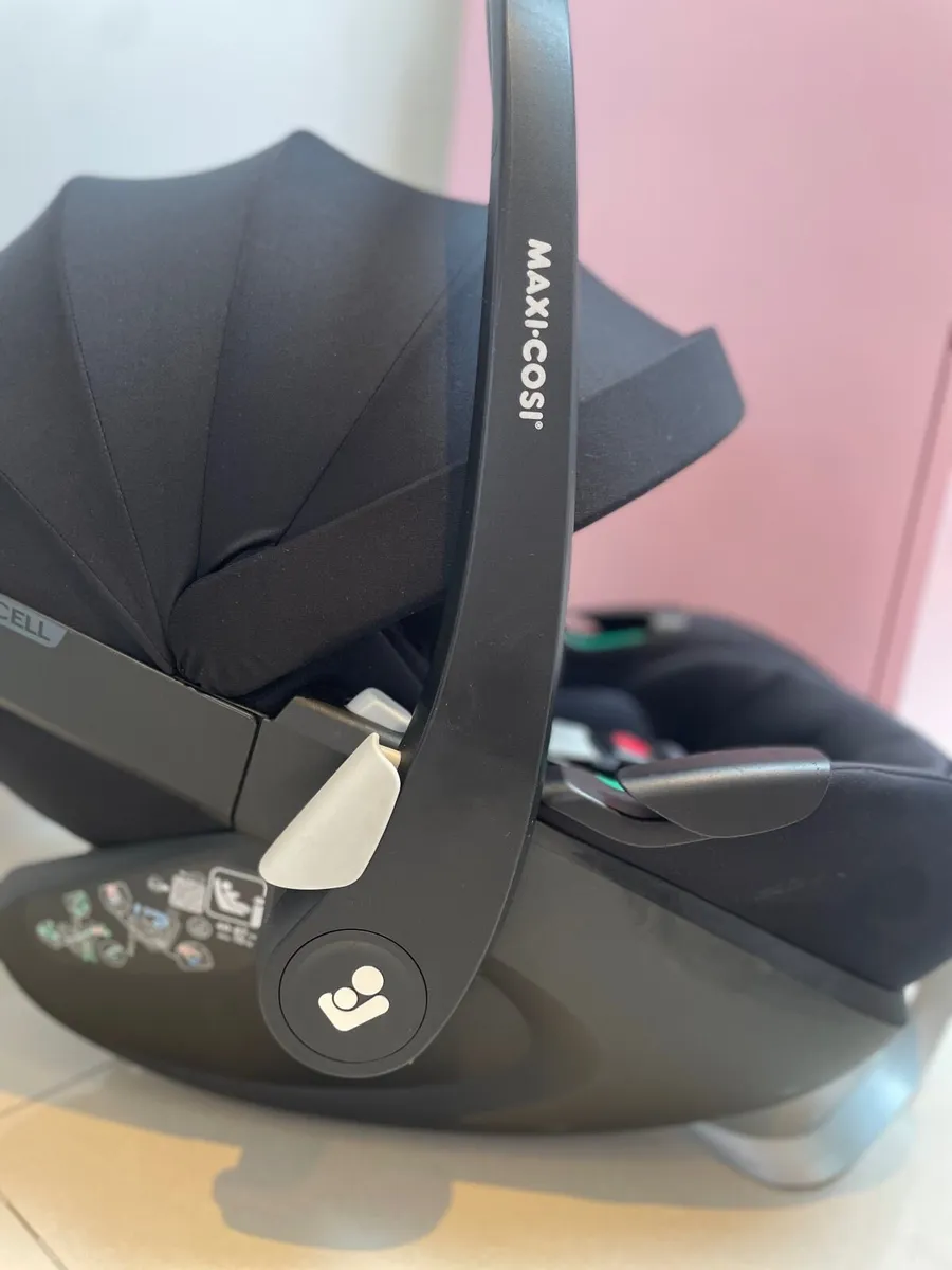 Maxi Cosi 360 car seat - Image 1