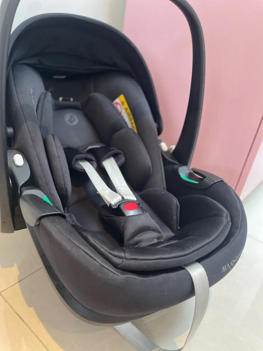 Maxi Cosi 360 car seat - Image 2