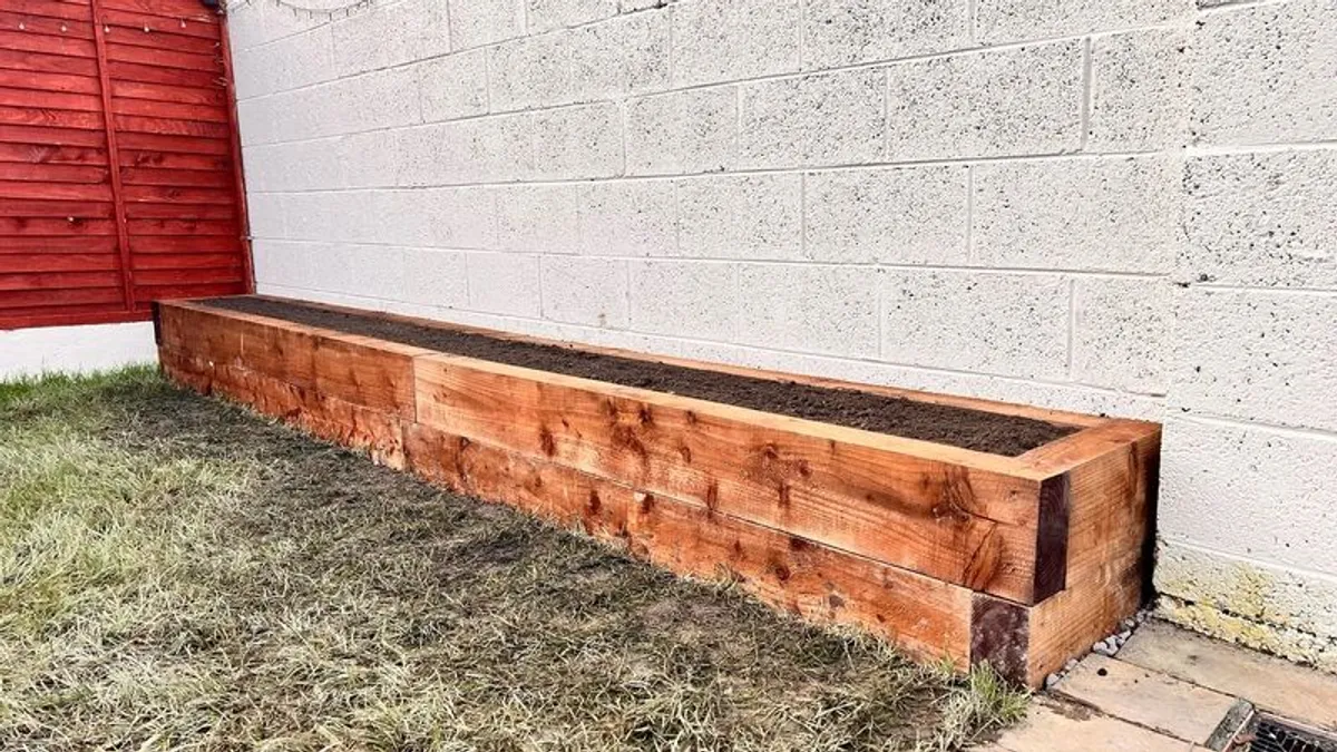 Sleepers Raised Garden Bed Wall Planter - Image 2