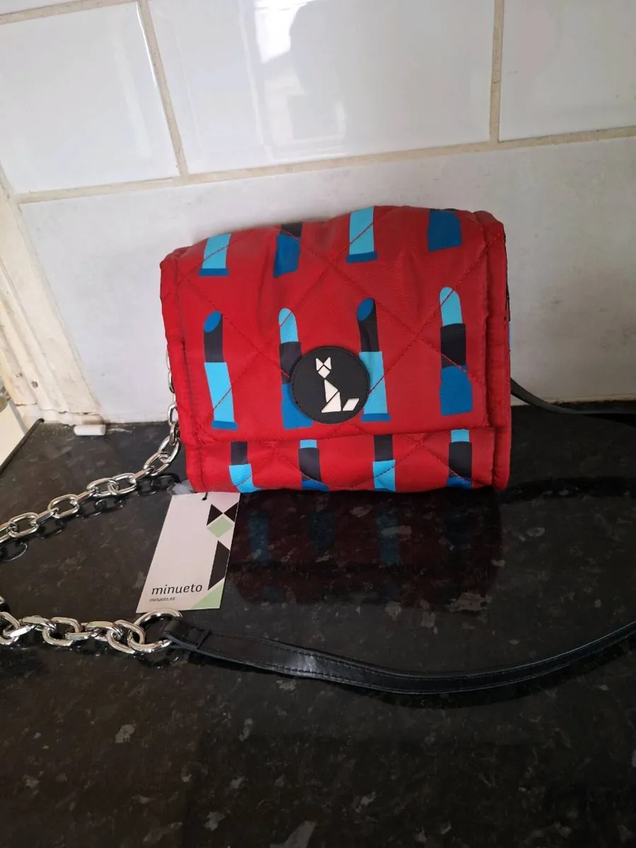 Lovely Minueto lipstick handbag - Image 1
