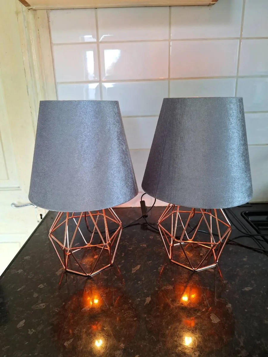 Beautiful pair of modern gold table lamps - Image 1