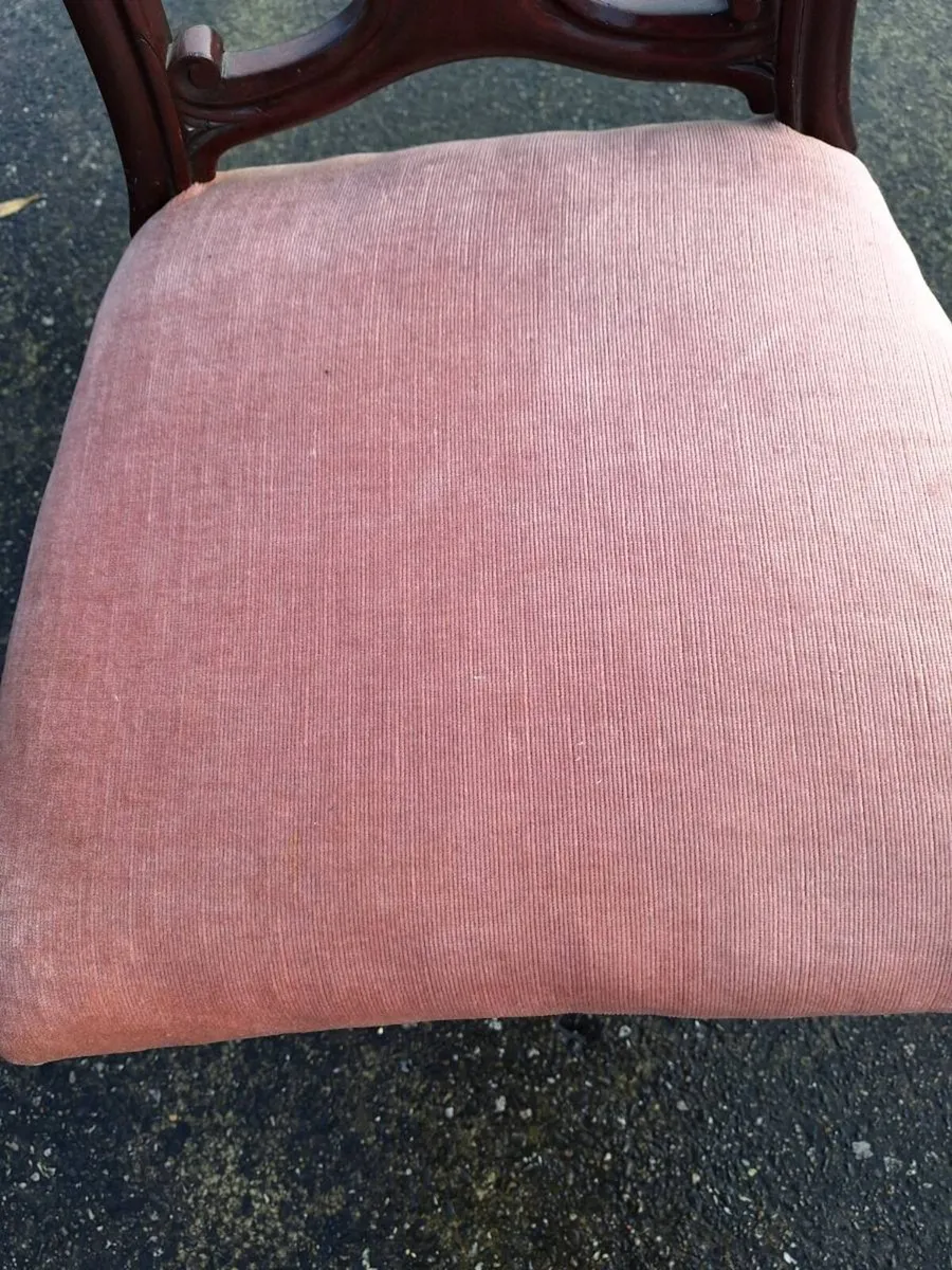 Lovely antique dining chair with pink velvet seat - Image 4