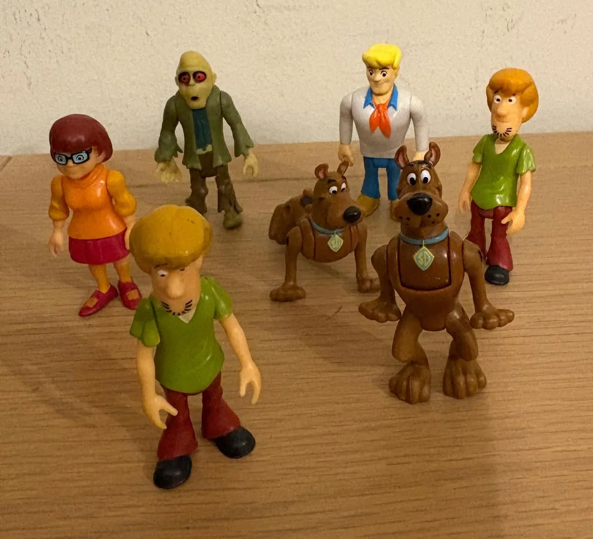 SCOOBY DOO FIGURES  X 7 - Image 1