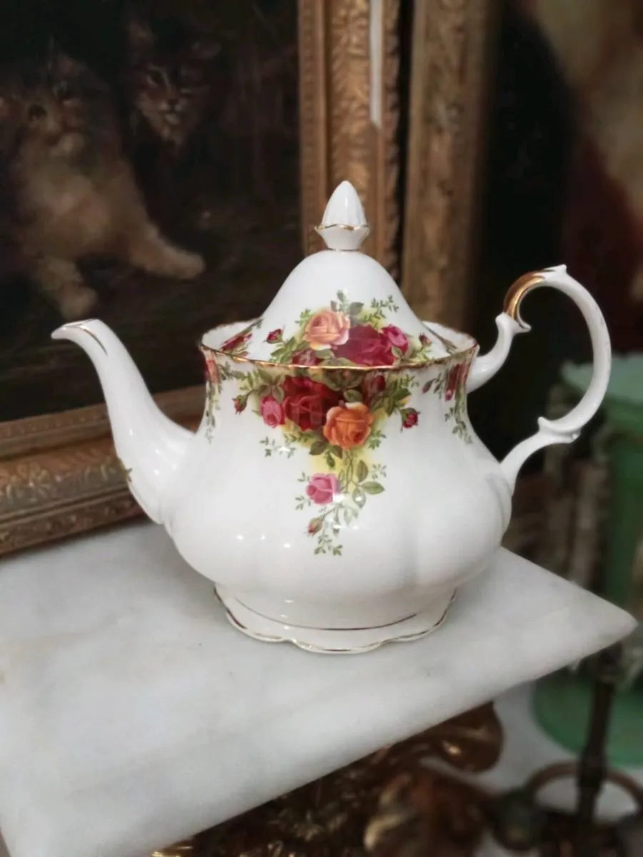 Royal Albert Old Country Roses Teapot - Image 1
