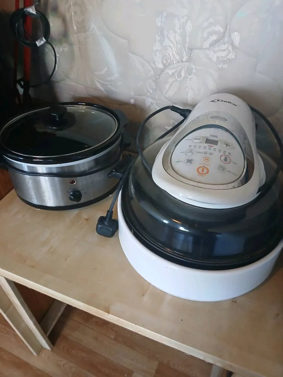 2 X Slow Cookers - Image 1