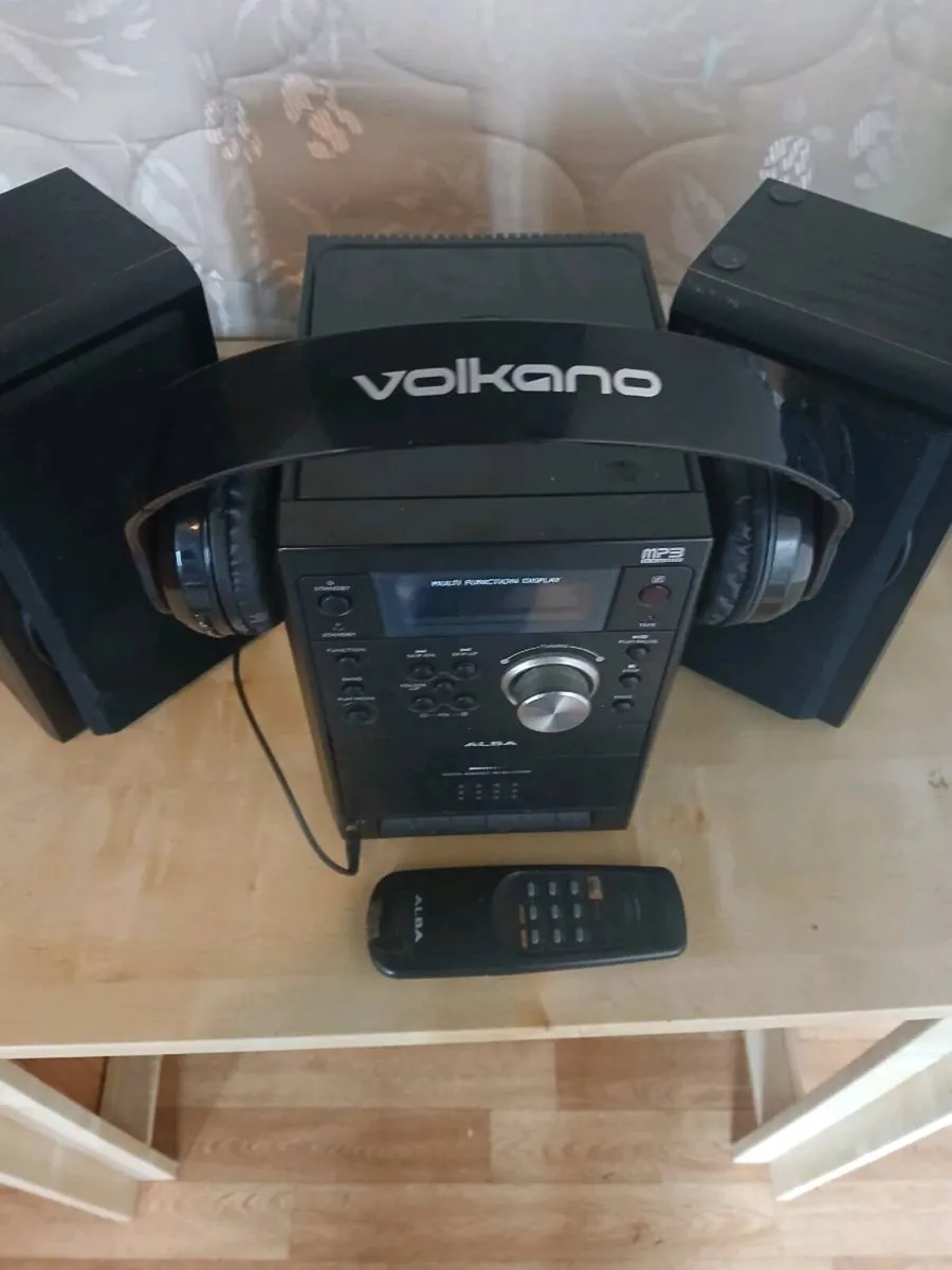 MP3 CD Player & Earphones - Image 3