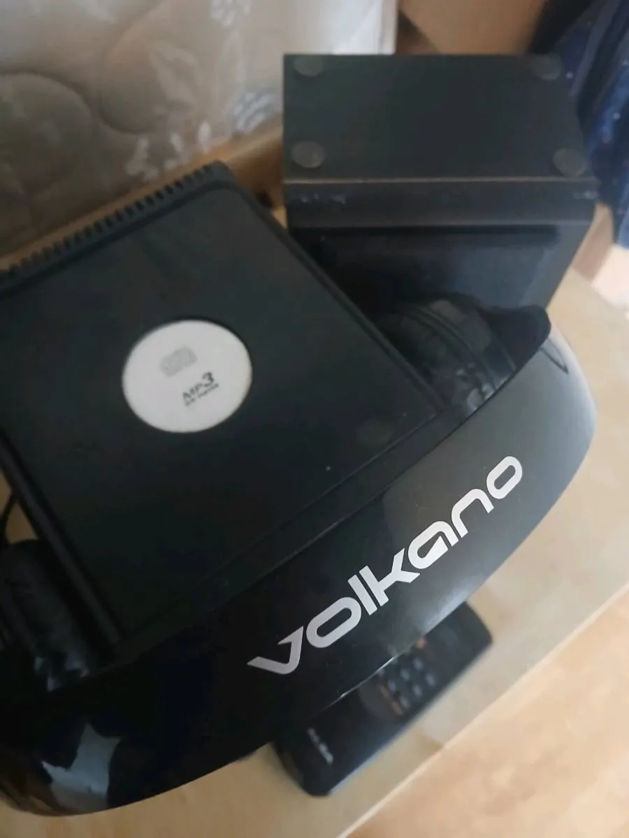 MP3 CD Player & Earphones - Image 4