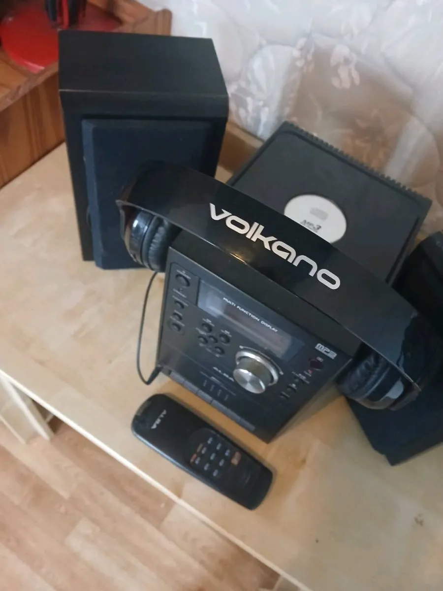 MP3 CD Player & Earphones - Image 2