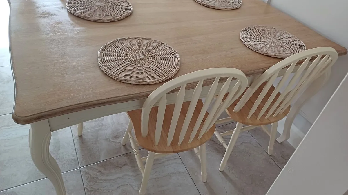 Dining table - Image 1