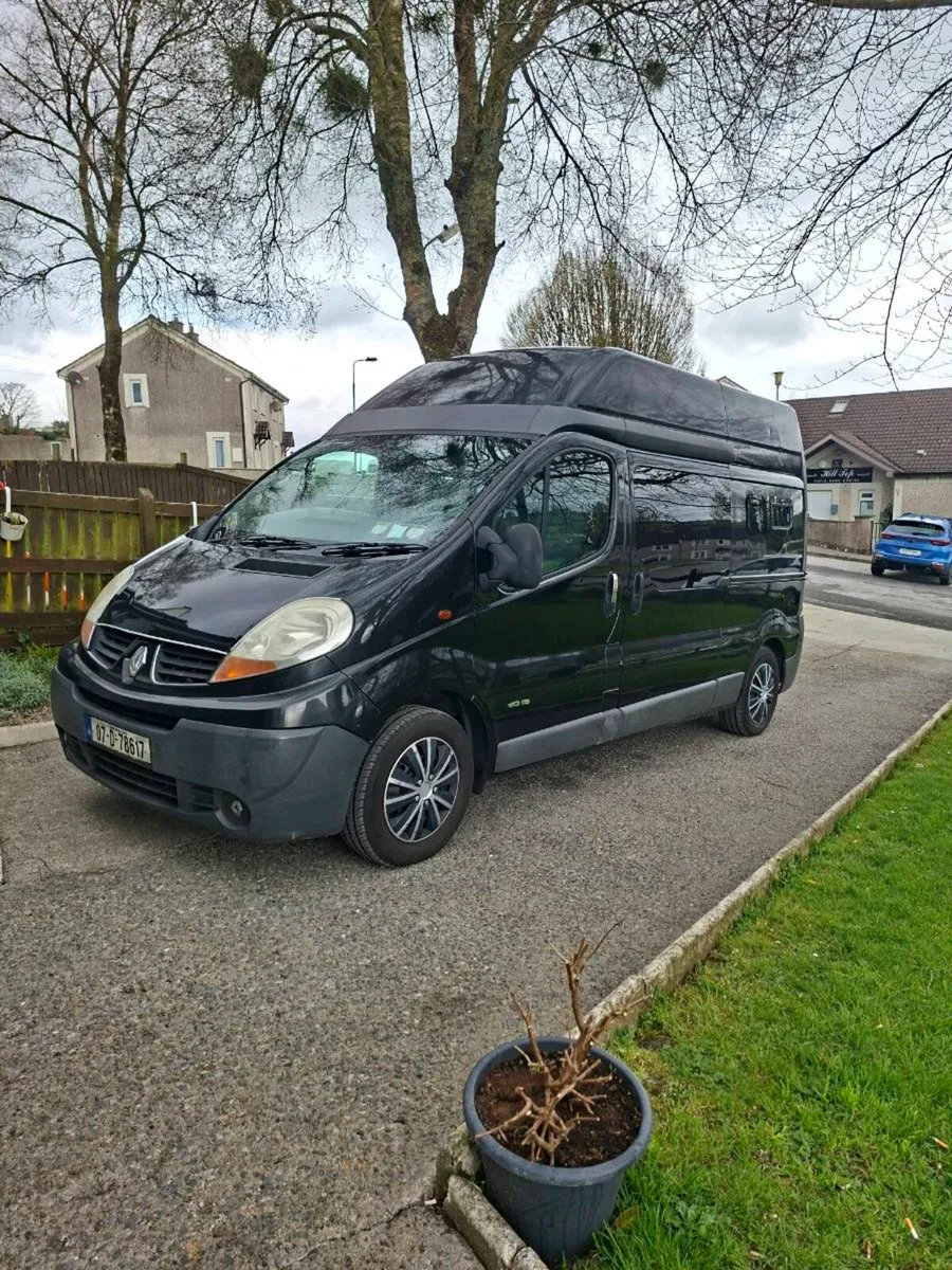 Renault Traffic campervan - Image 1