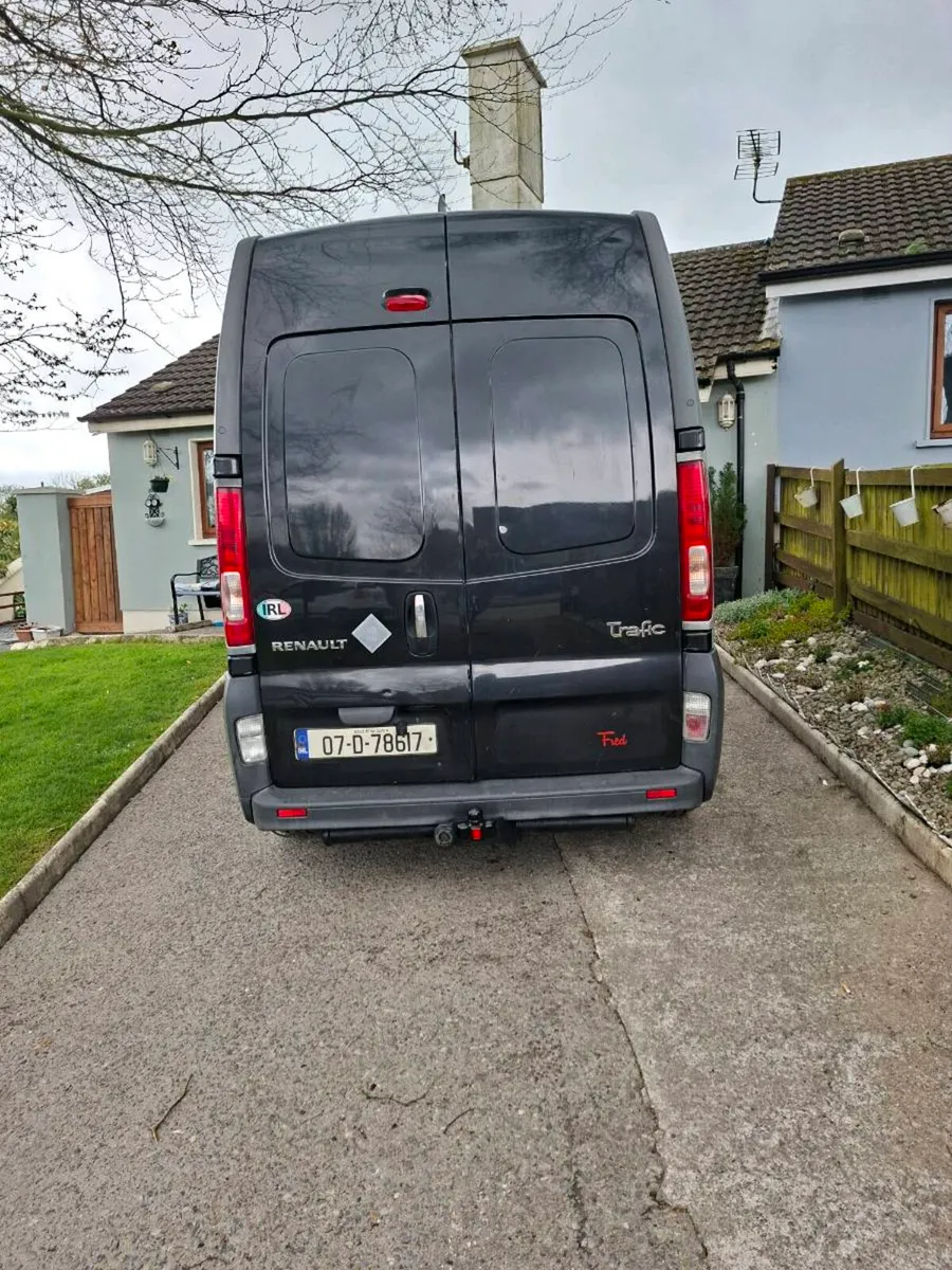 Renault Traffic campervan - Image 4