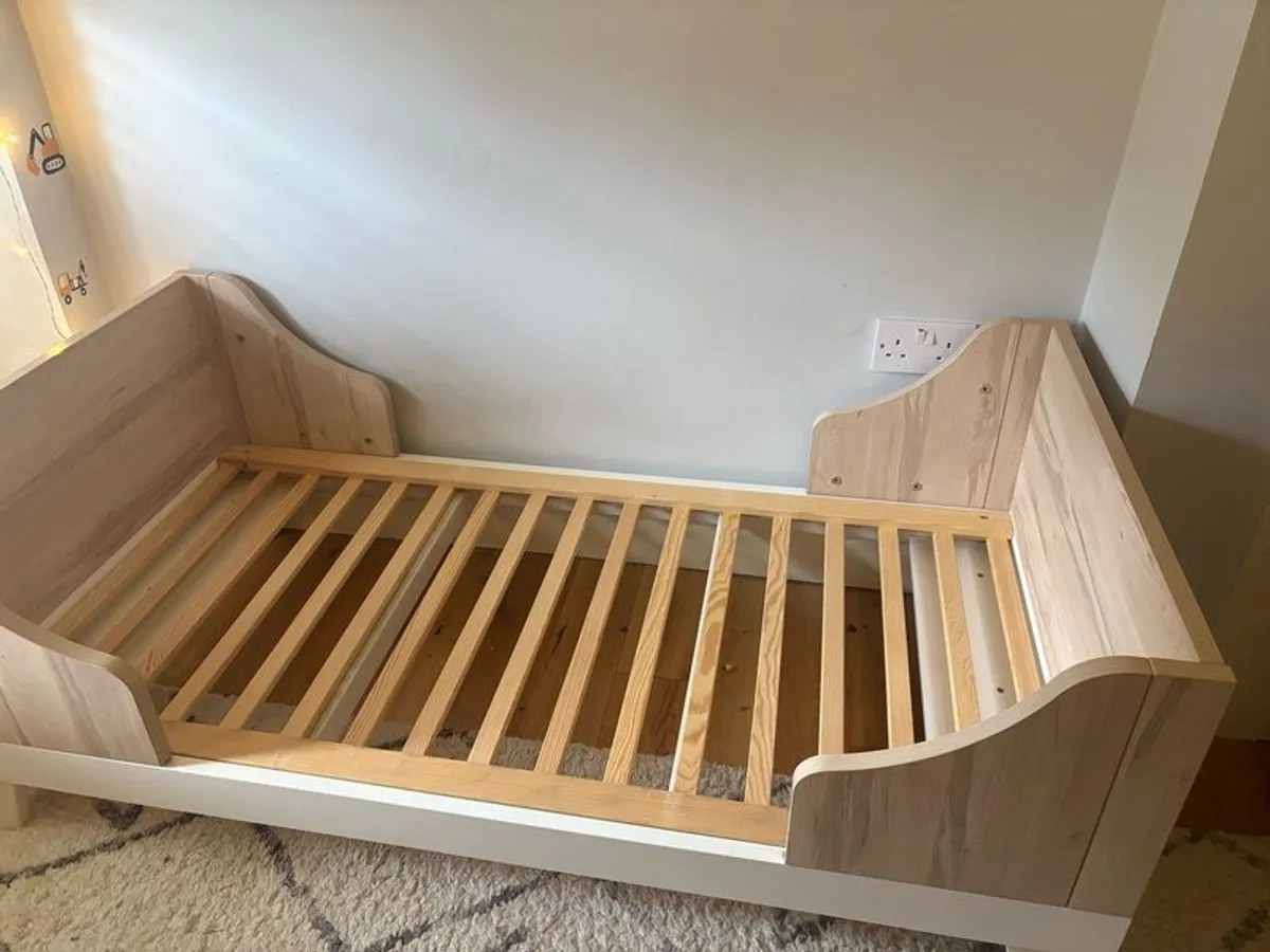 Mamas and Papas Chest of Drawers + Cot-bed set - Image 3