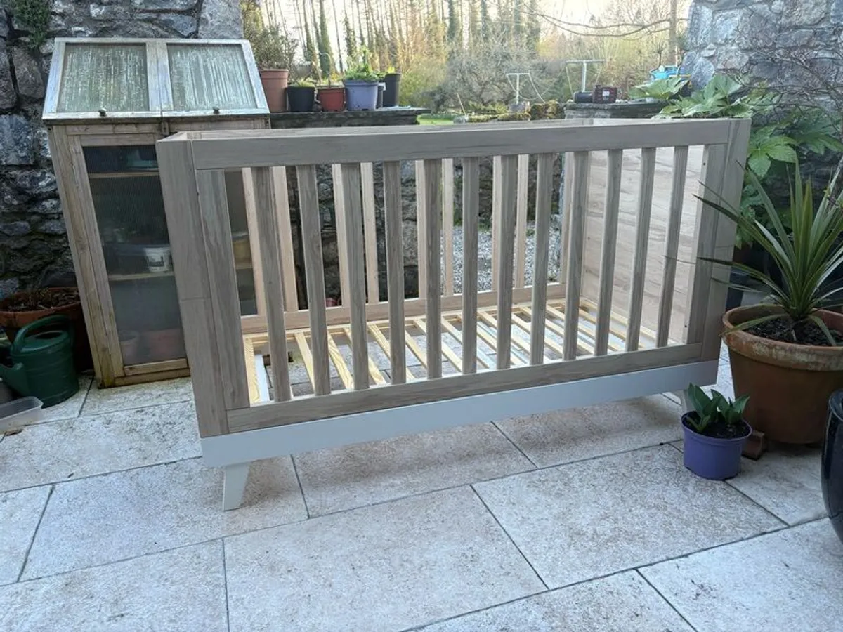 Mamas and Papas Chest of Drawers + Cot-bed set - Image 4