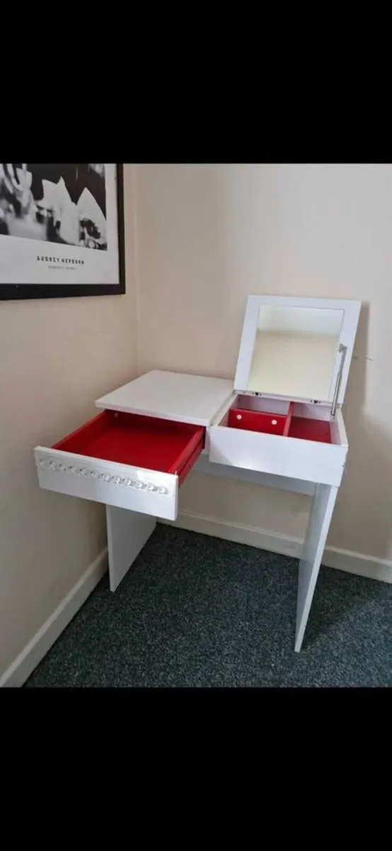 Vanity Table - Image 1