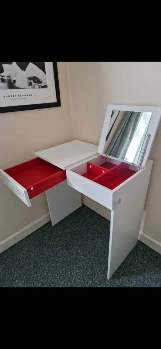 Vanity Table - Image 2