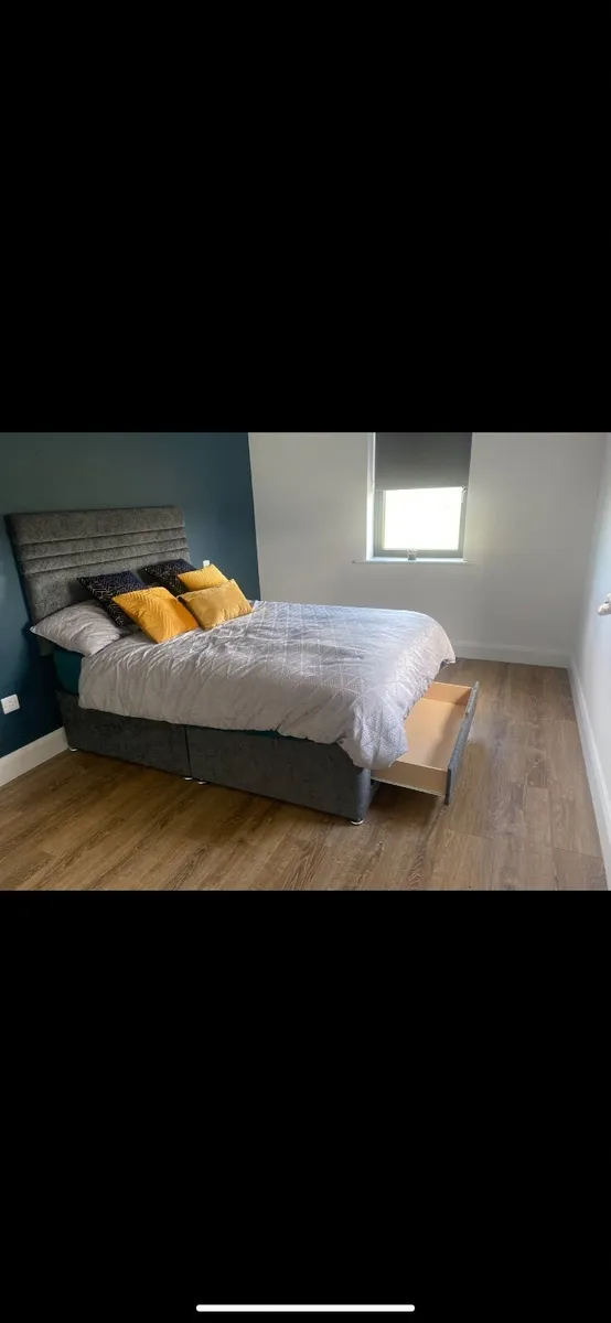 Bed frame - Image 1