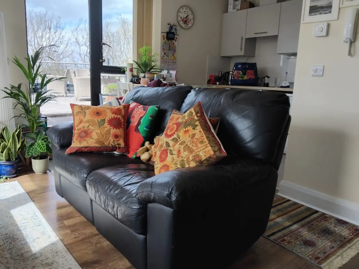 Two seater manual recliner black  leather - Image 3