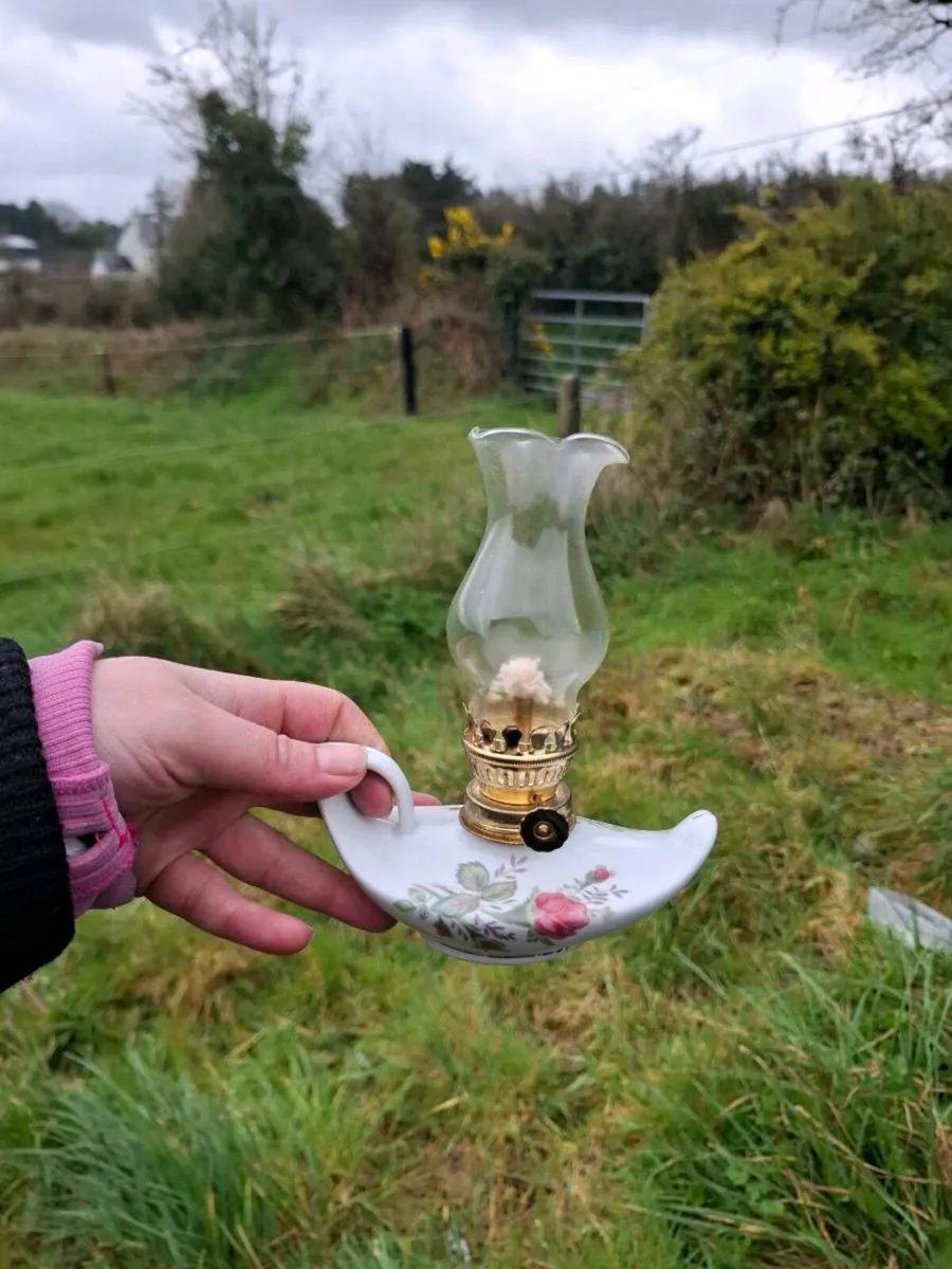 Small oil rose lamp postage possible