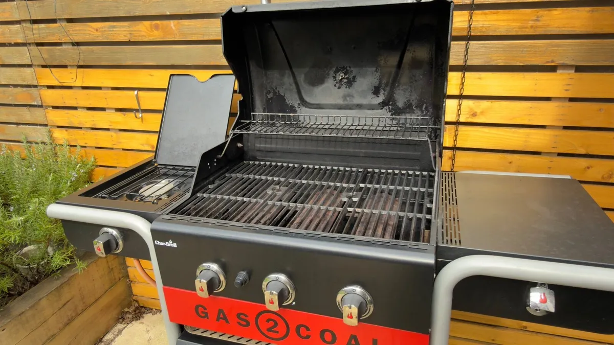 Charbroil Gas2Coal barbecue - Image 2