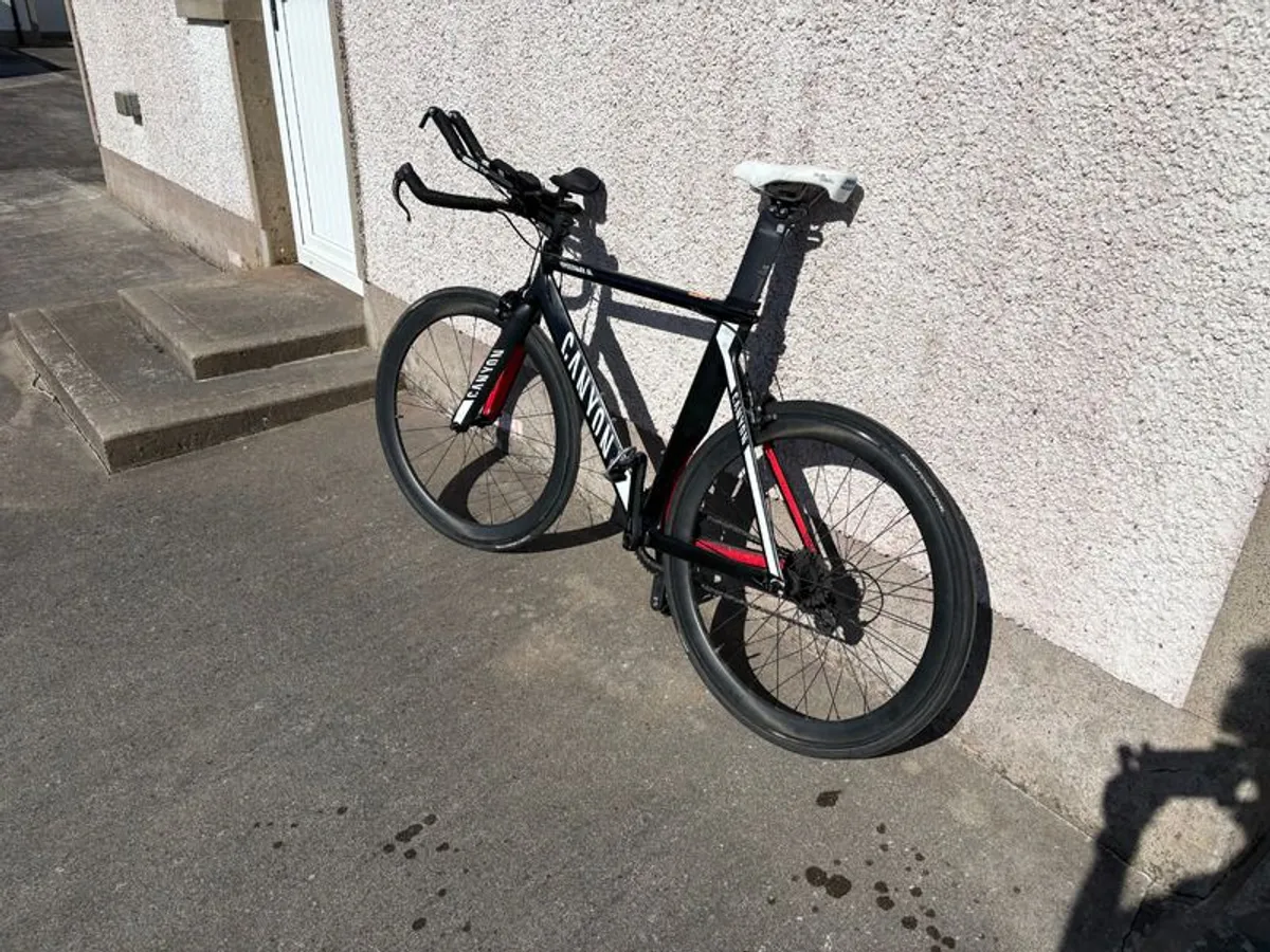 Canyon Speedmax TT Triathlon Bike - Image 1