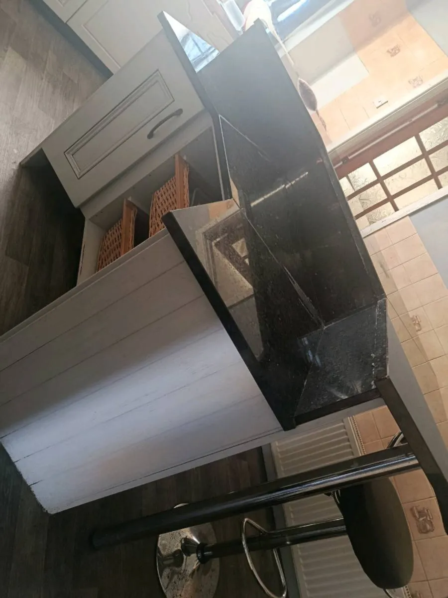 Kitchen Island and bar stools - Image 2