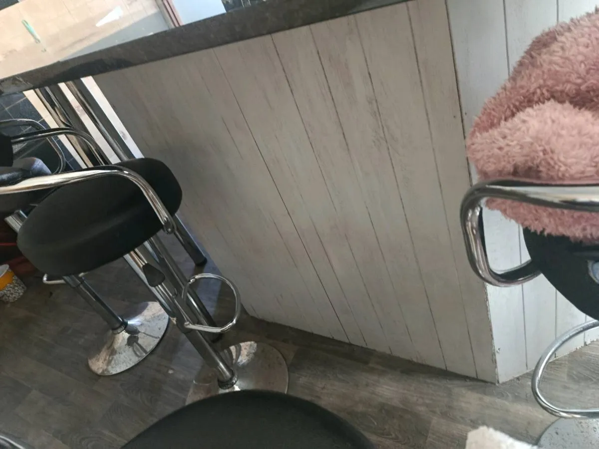 Kitchen Island and bar stools - Image 3