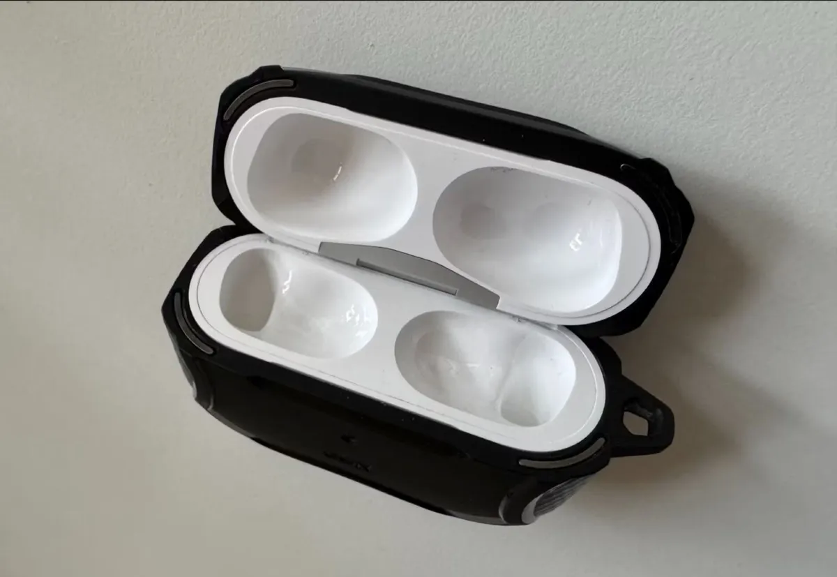 Apple Genuine AirPods Pro 2 + Case - Image 4