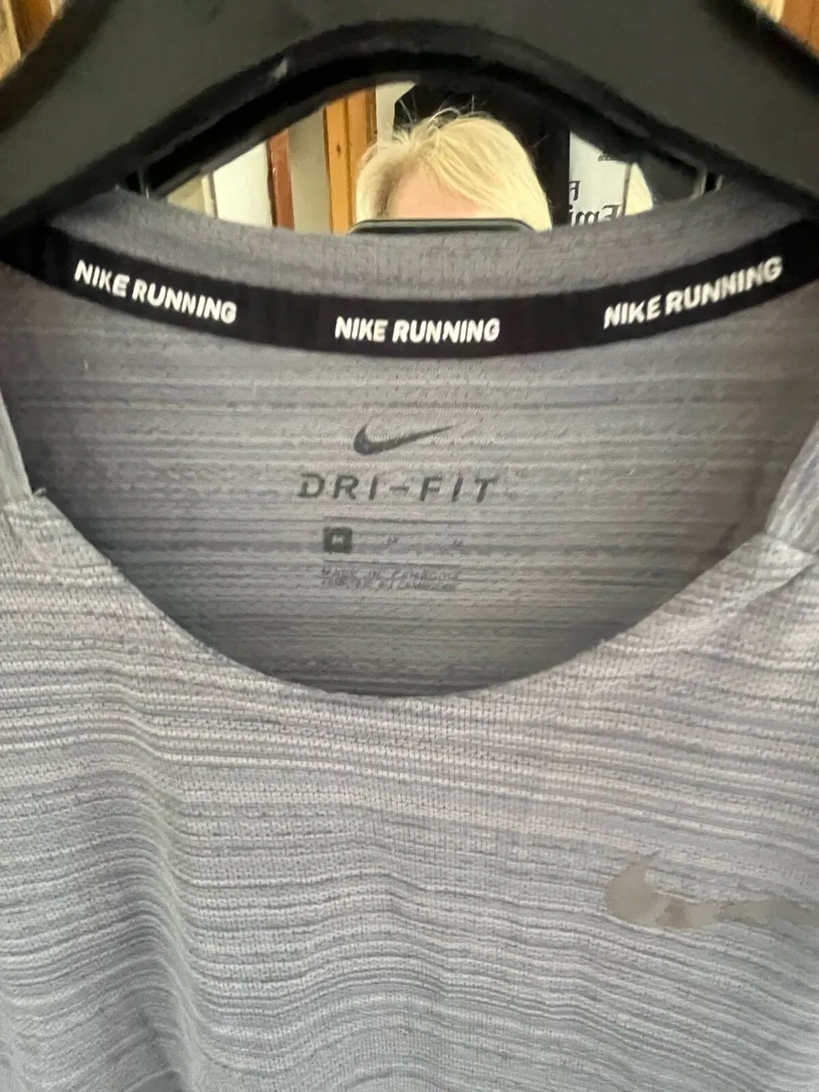 Nike running top - Image 2