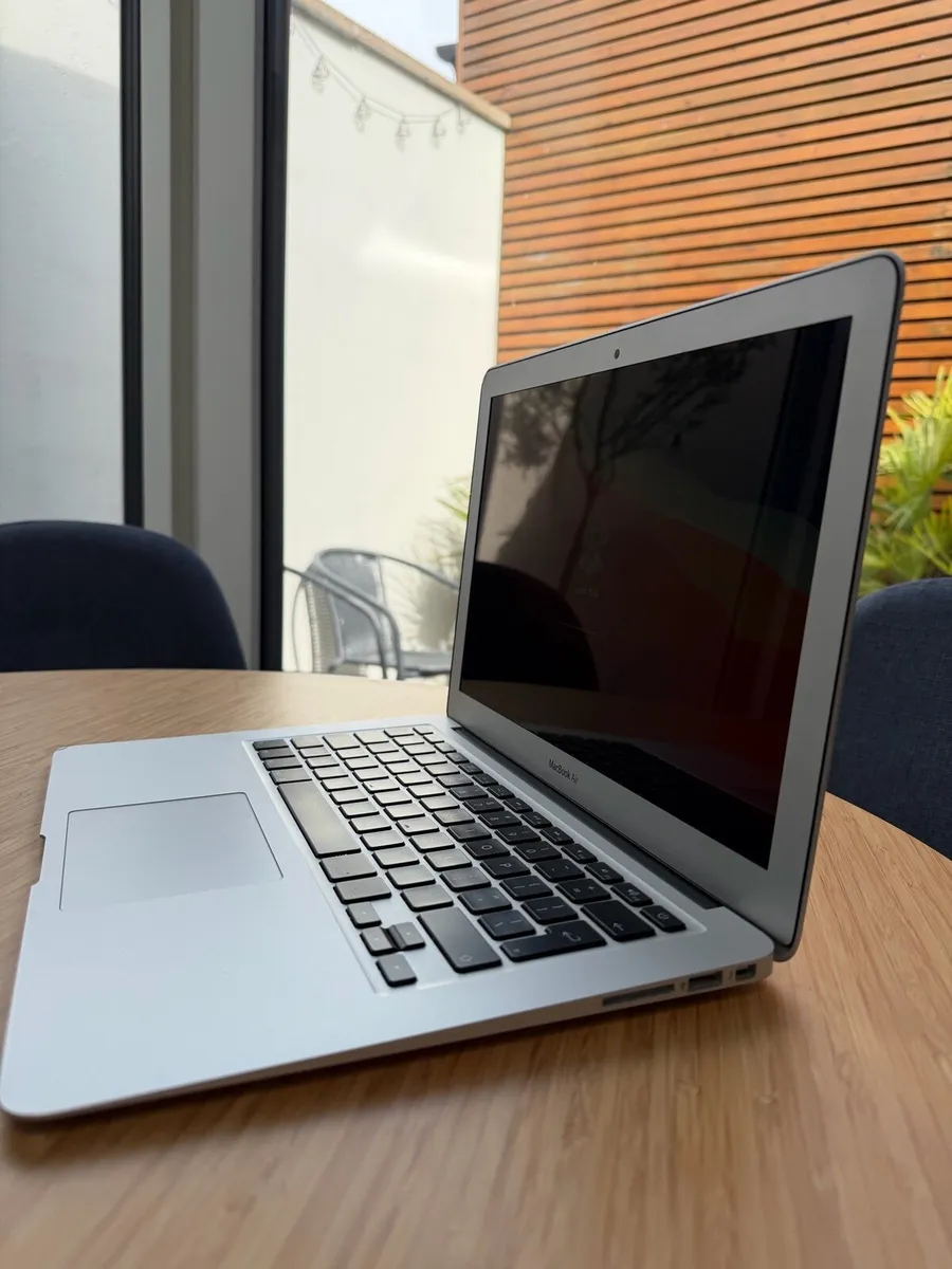 MacBook Air 13-inch Early 2014 - Image 4