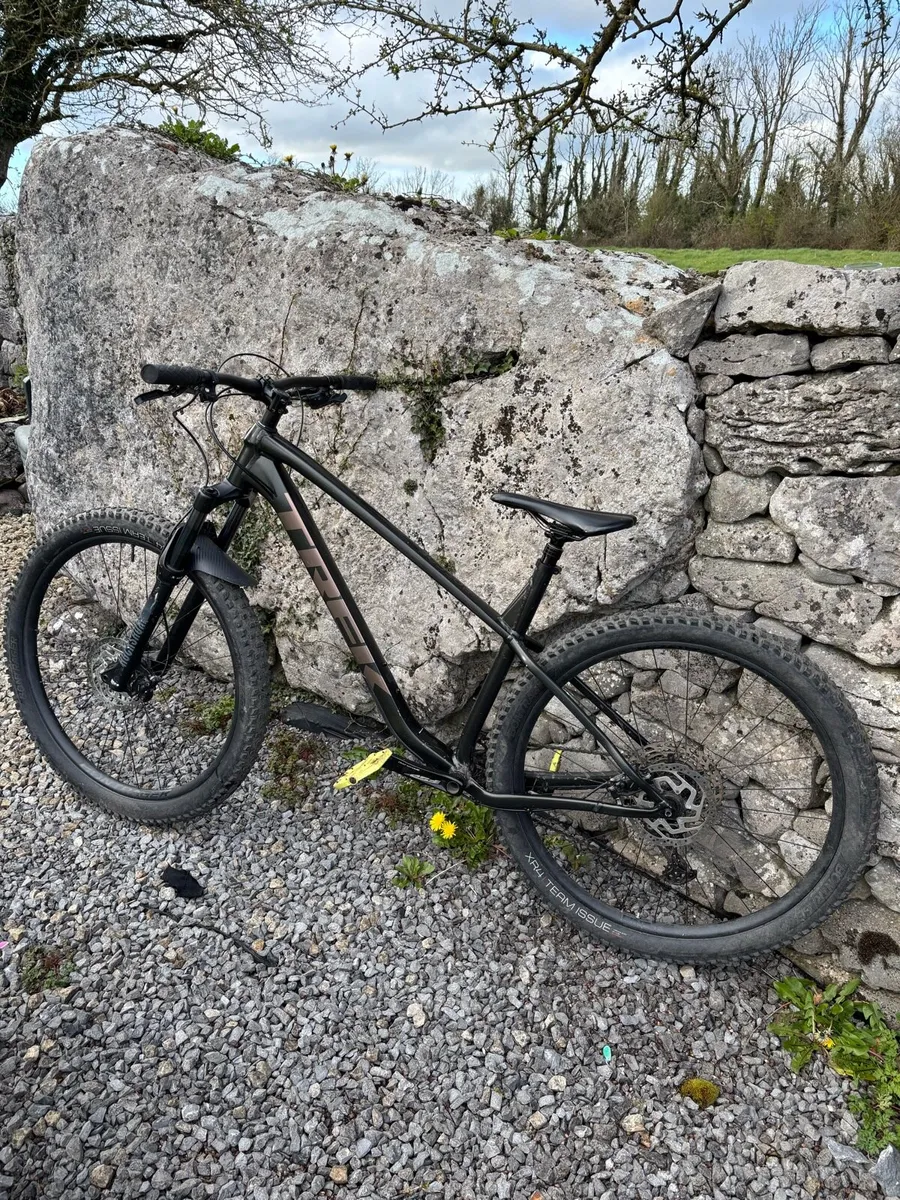 XL TREK Roscoe 7 Mountain Bike - Image 1