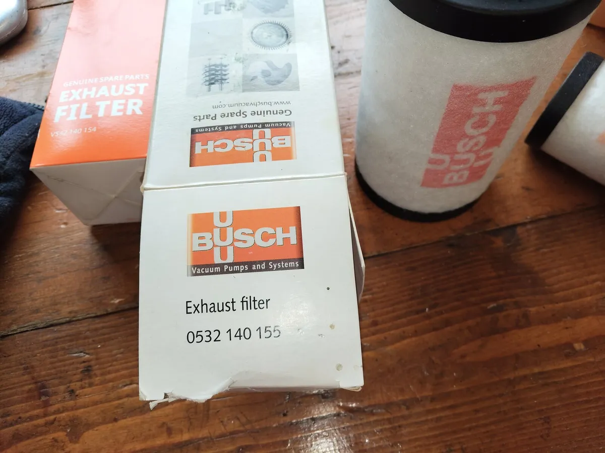 Vacuum pump filters and 8 bottles of oil - Image 2