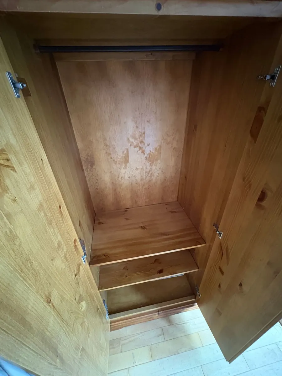 Bedroom Furniture matching set - Image 4