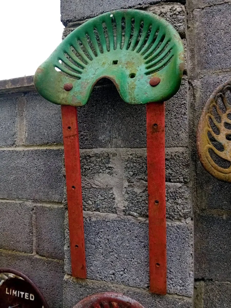 ANTIQUE AND COLLECTIBLES - Image 1