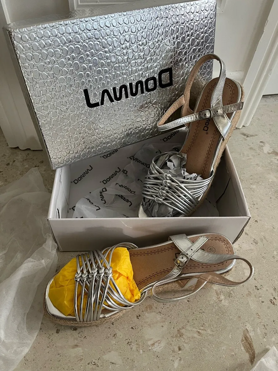 Women’s sandals - Image 1