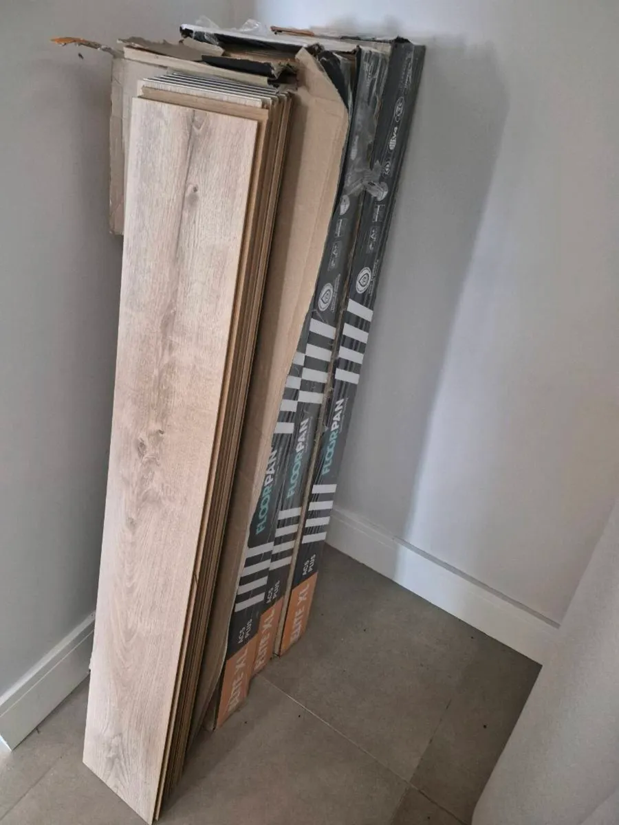 Laminate flooring - Image 1