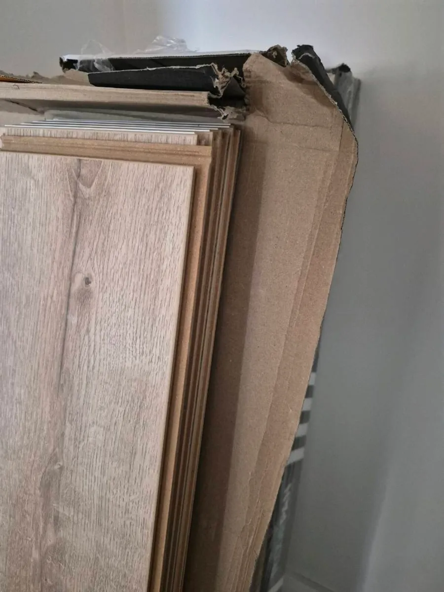 Laminate flooring - Image 2