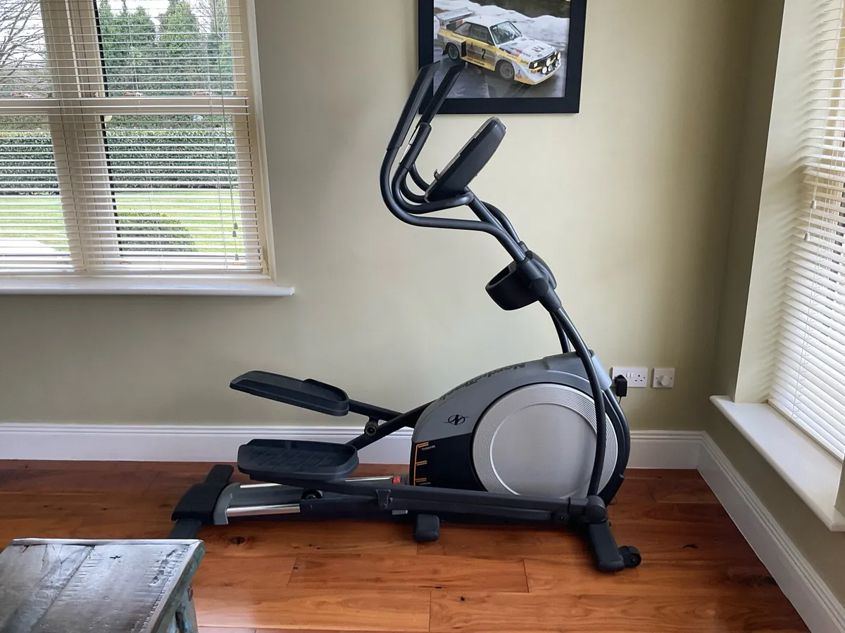 Cross trainer - Image 1