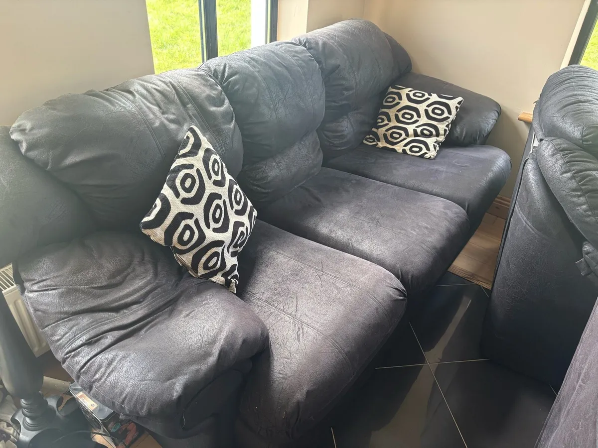 Three piece of furniture. - Image 1