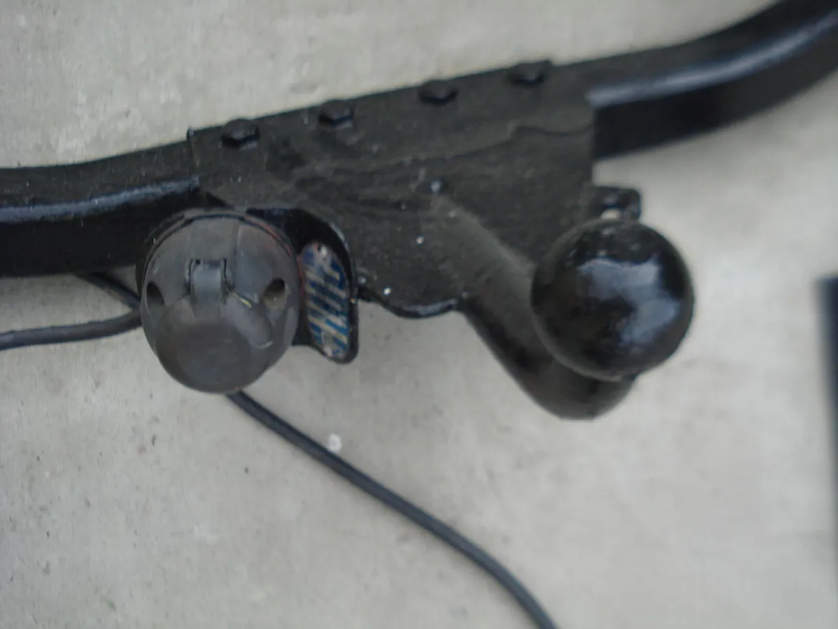 ORIGINAL GM OPEL CORSA/NOVA TOW BAR FROM 1980s. - Image 2