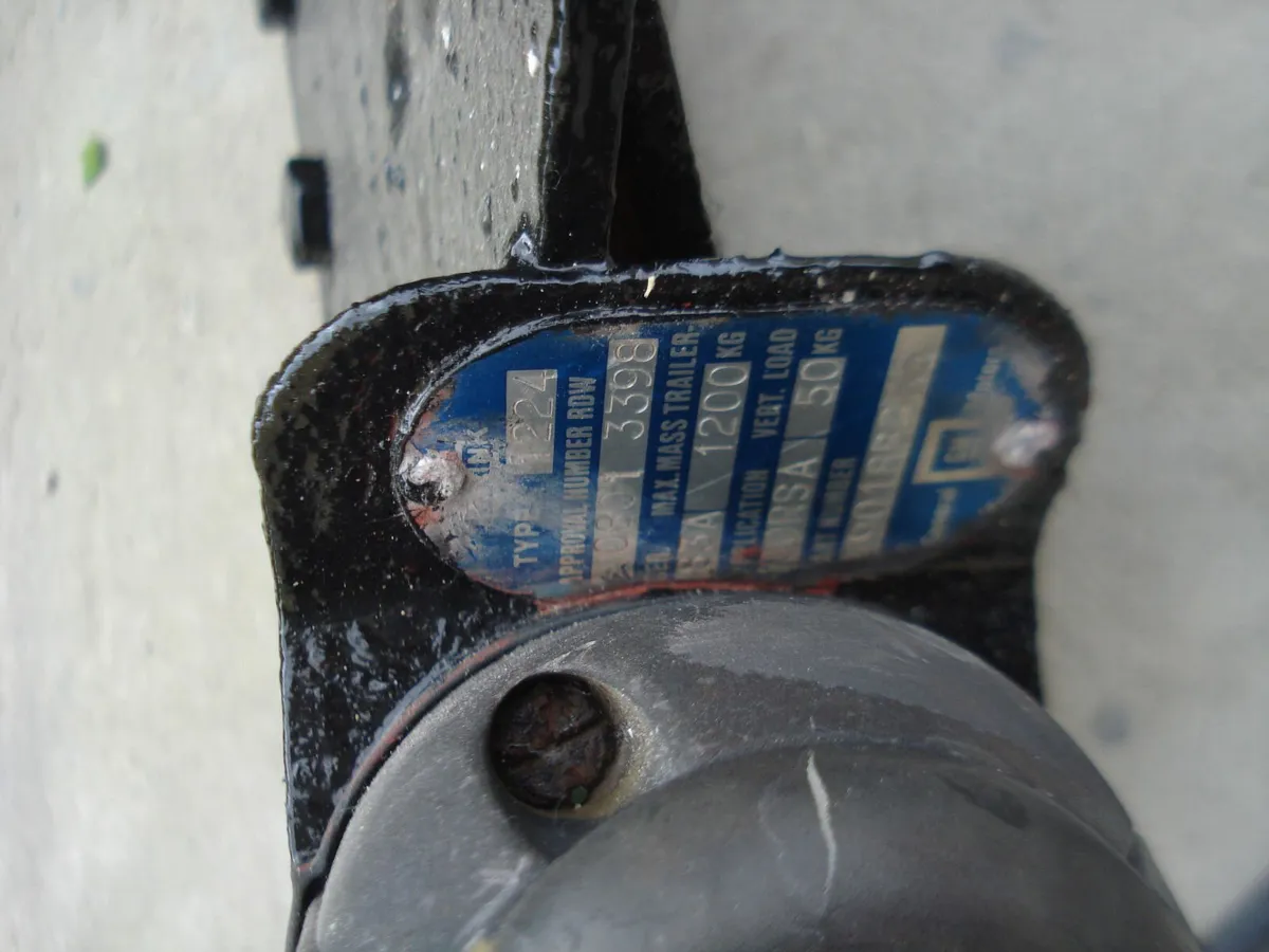 ORIGINAL GM OPEL CORSA/NOVA TOW BAR FROM 1980s. - Image 3