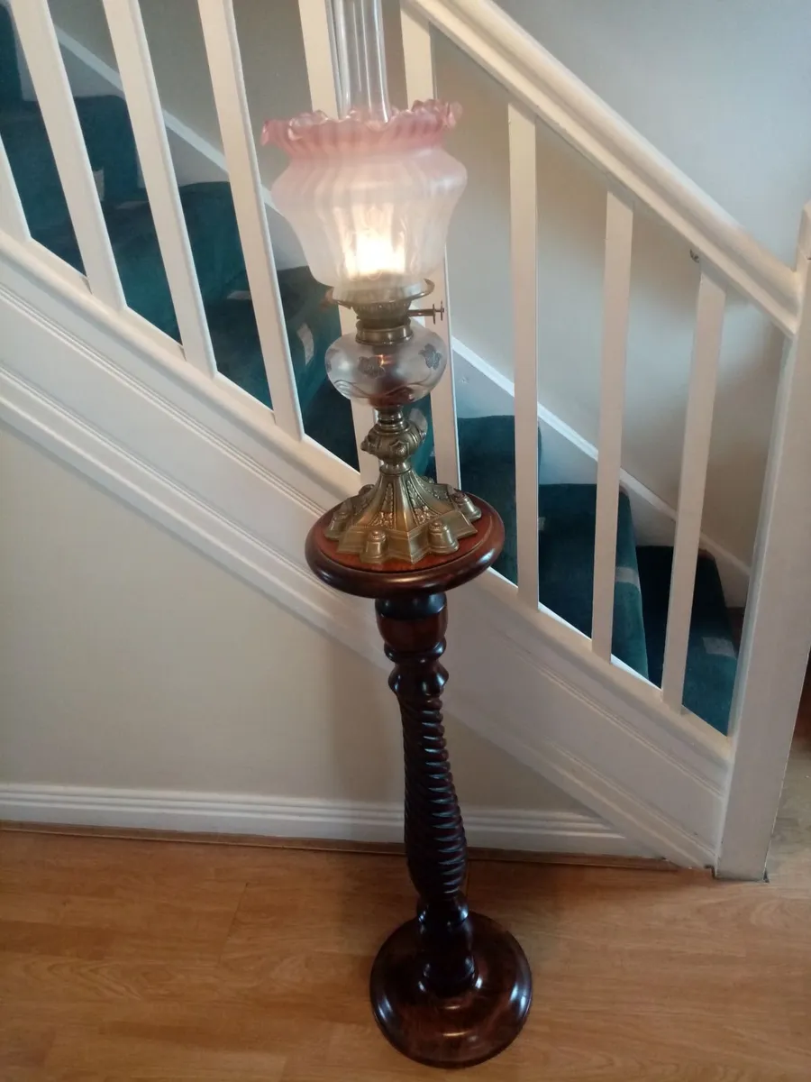 Victorian Oil Lamp & pedestal - Image 3