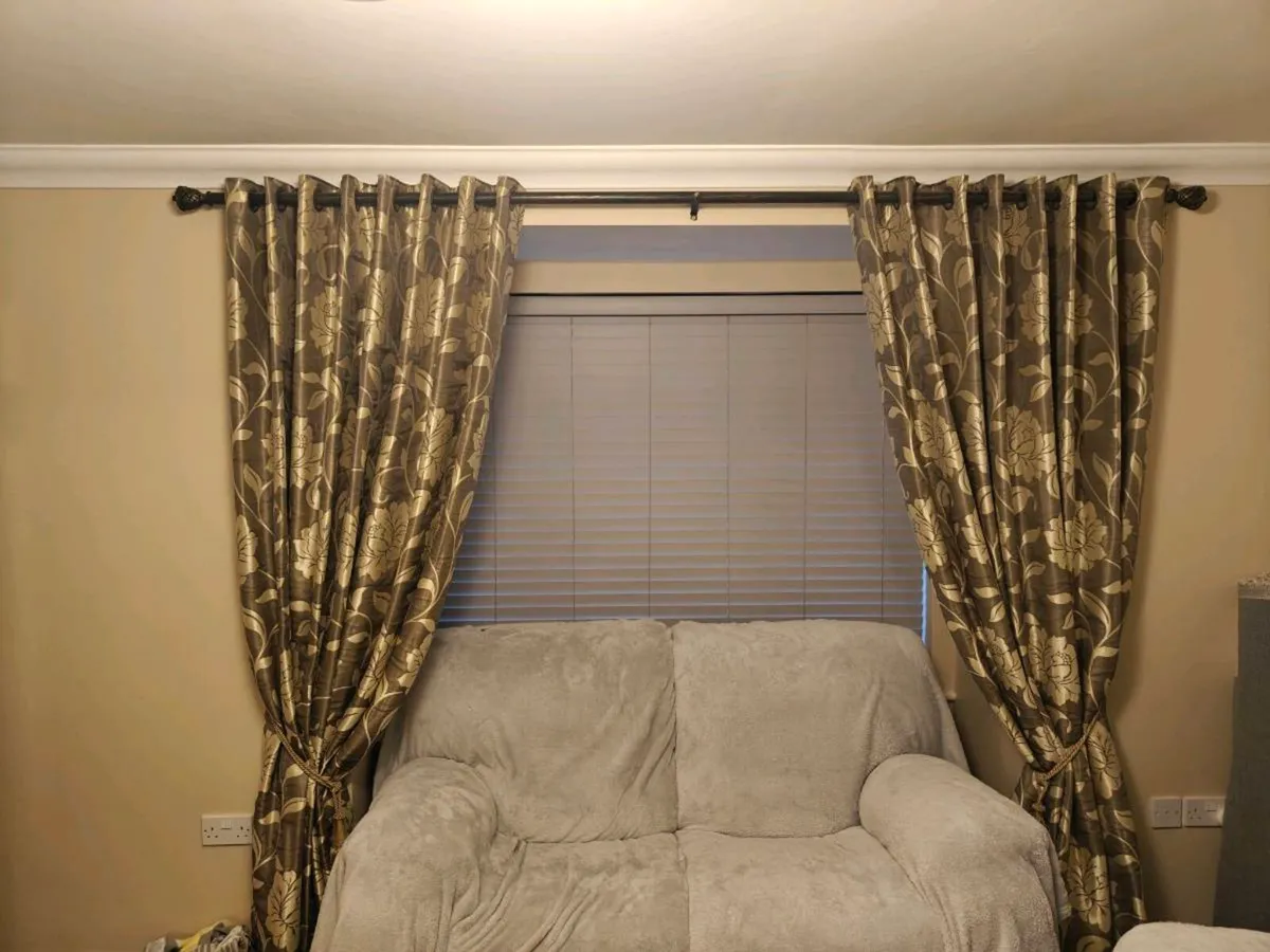 Beautiful 90 x 90 curtains,pole and tiebacks - Image 1
