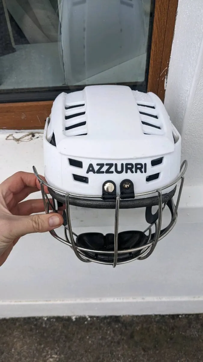 Azzurri Hurling Helmet - Image 3