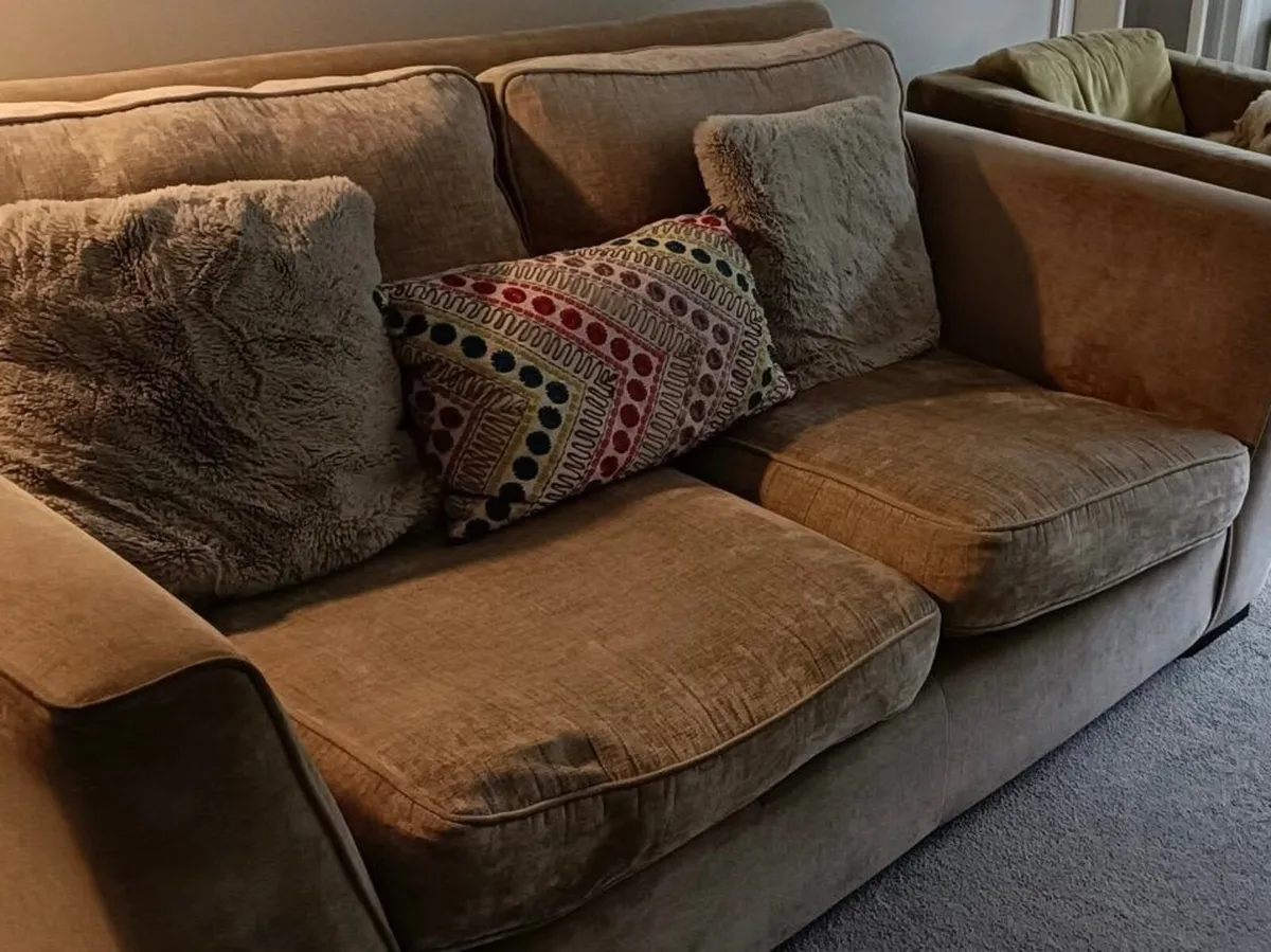 Couch - Image 2