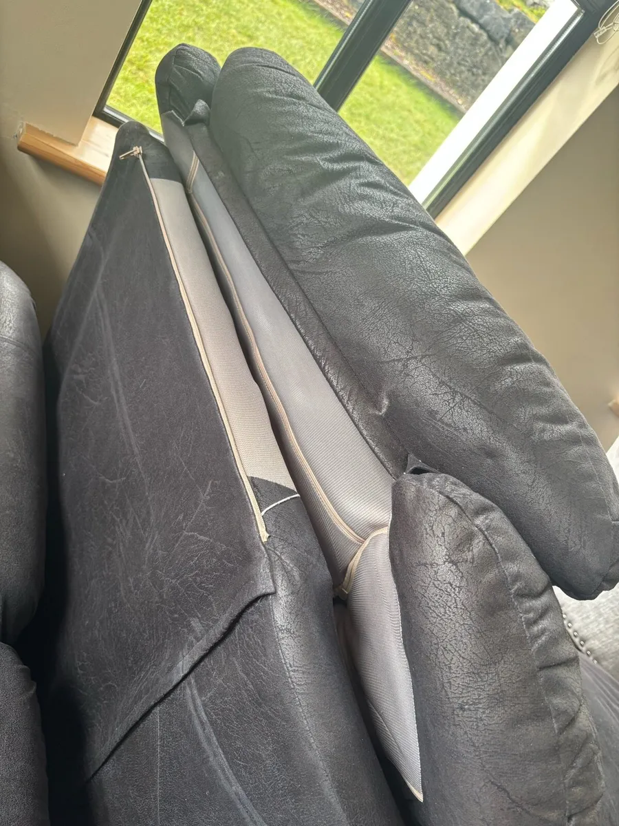 Three piece of furniture. - Image 3