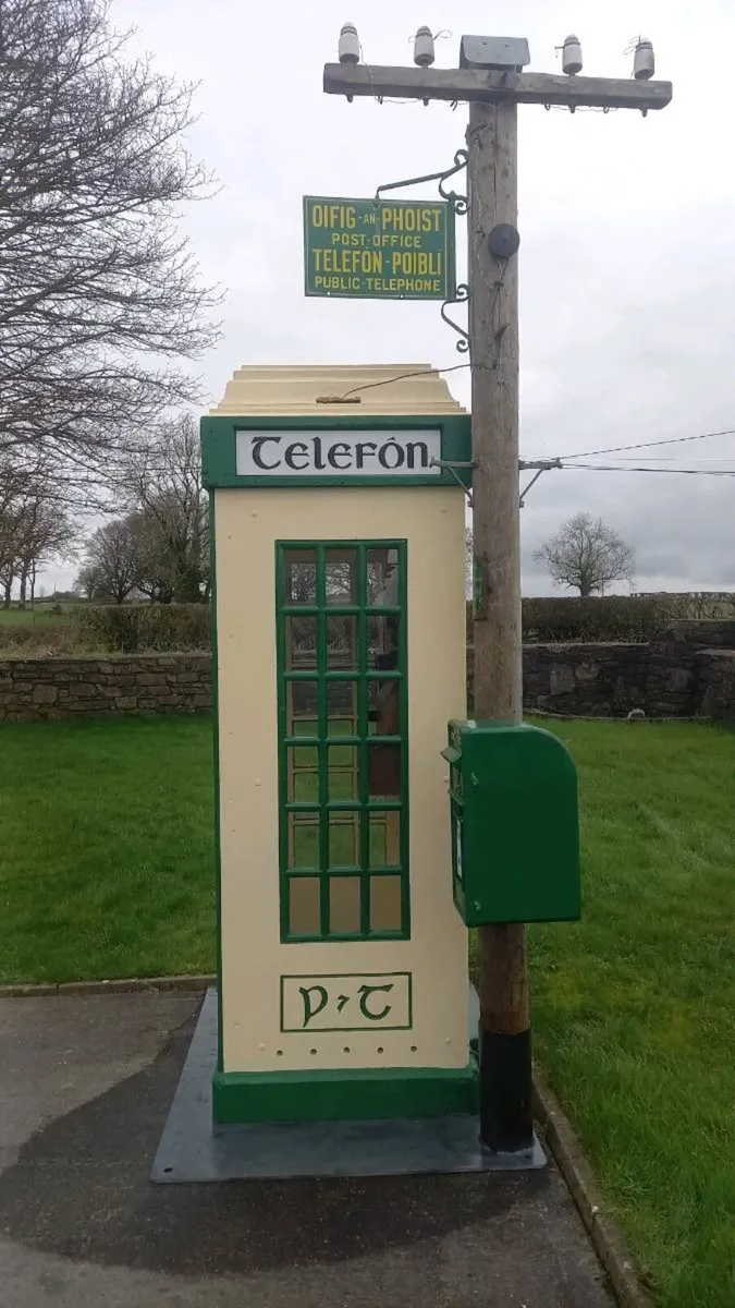 Old telephone box - Image 3