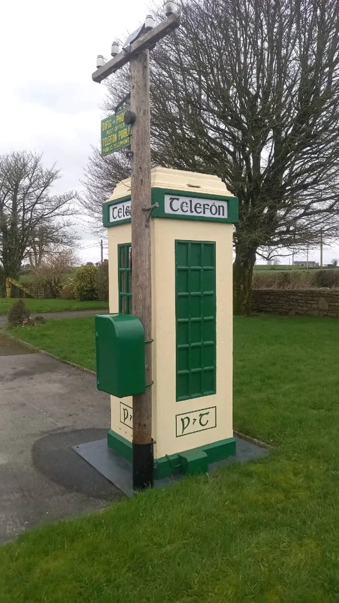 Old telephone box - Image 4