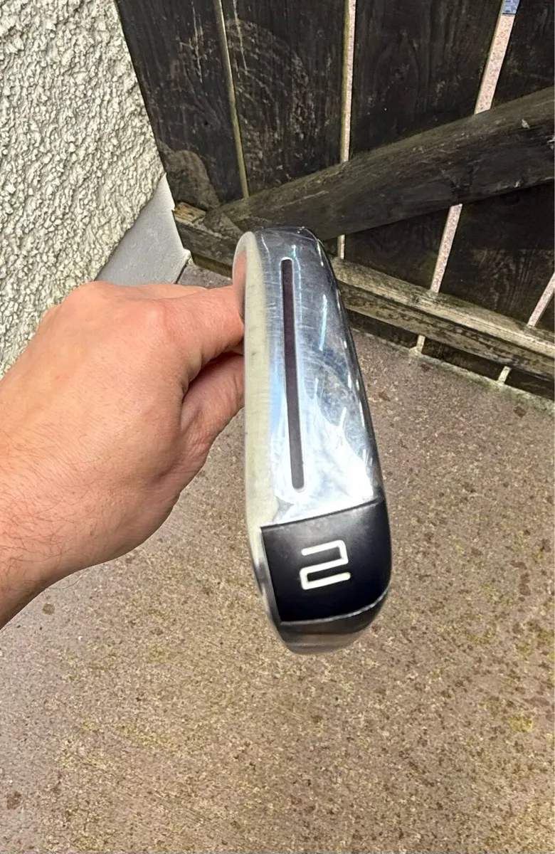 Taylormade Udi 2 iron - Image 1