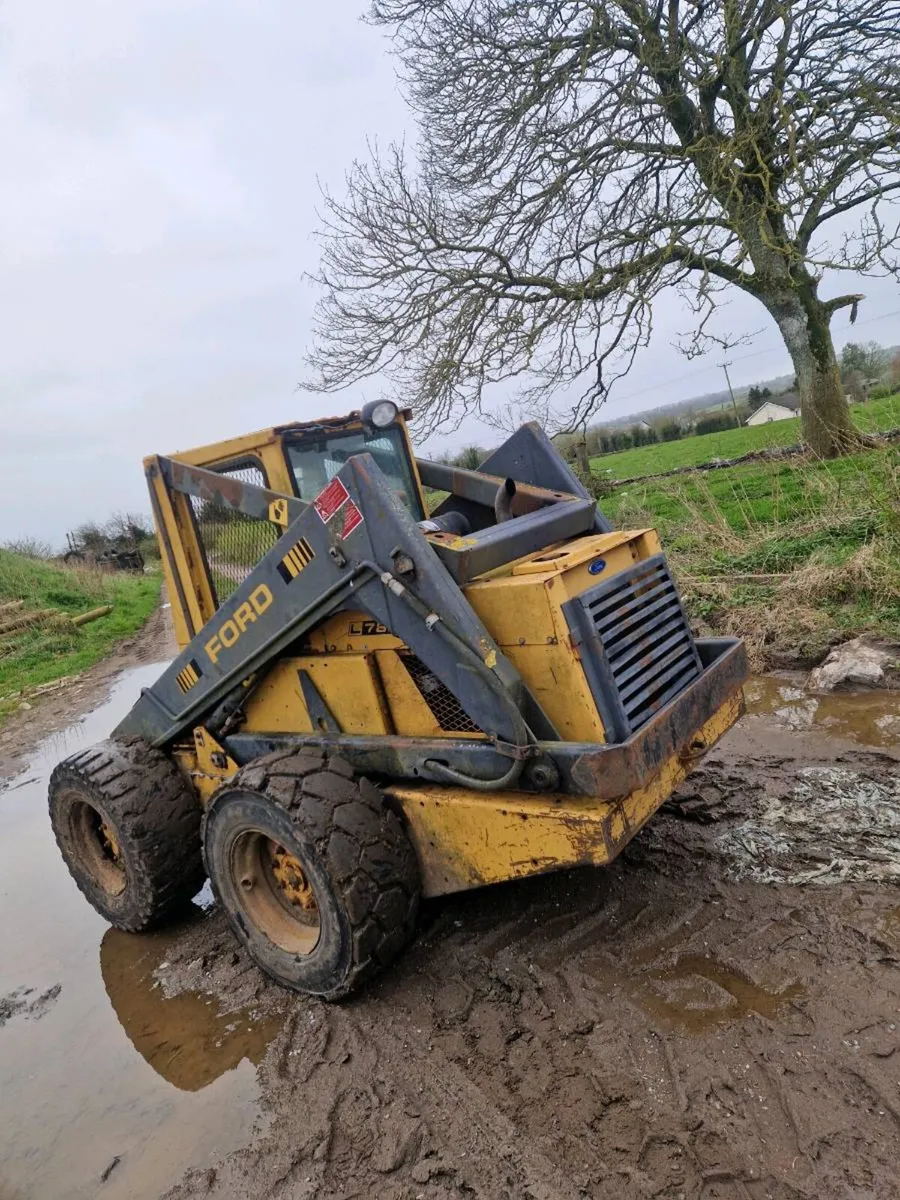 Ford L785 skid steer - Image 4